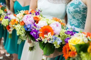 wedding flowers colorful bouquets