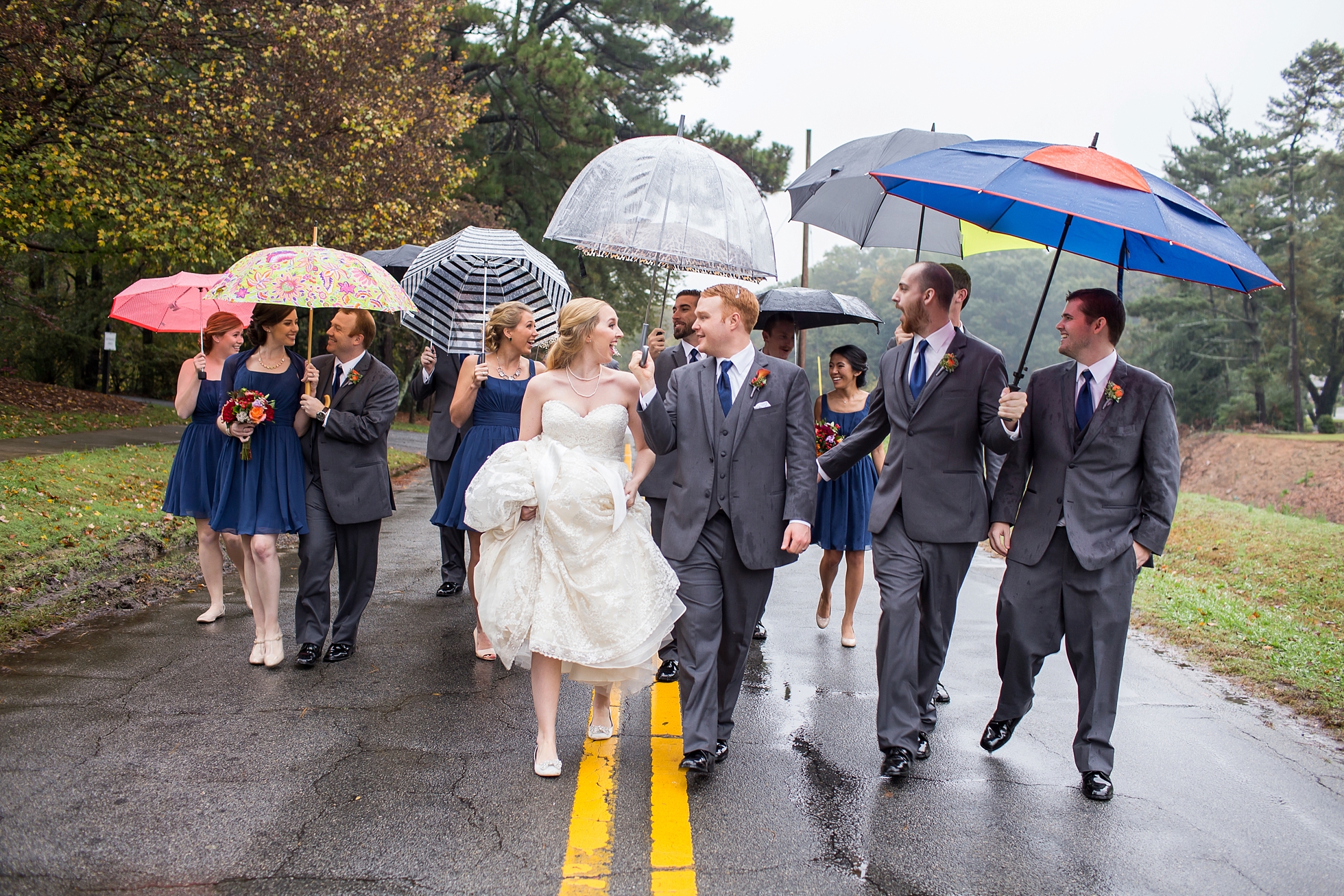 umbrella rainy wedding photos