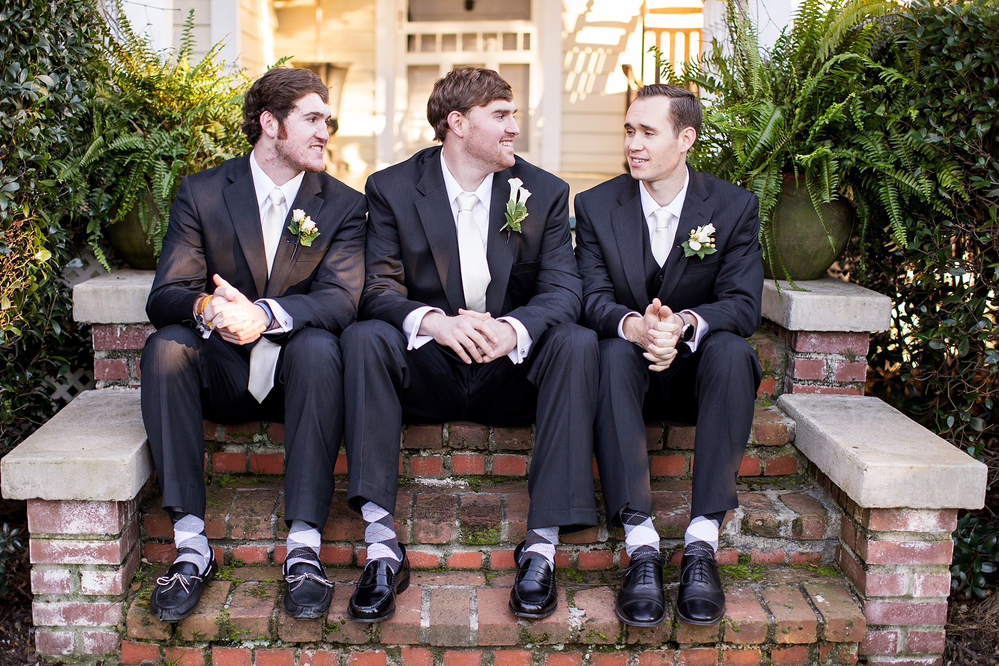 groomsmen wedding photo ideas