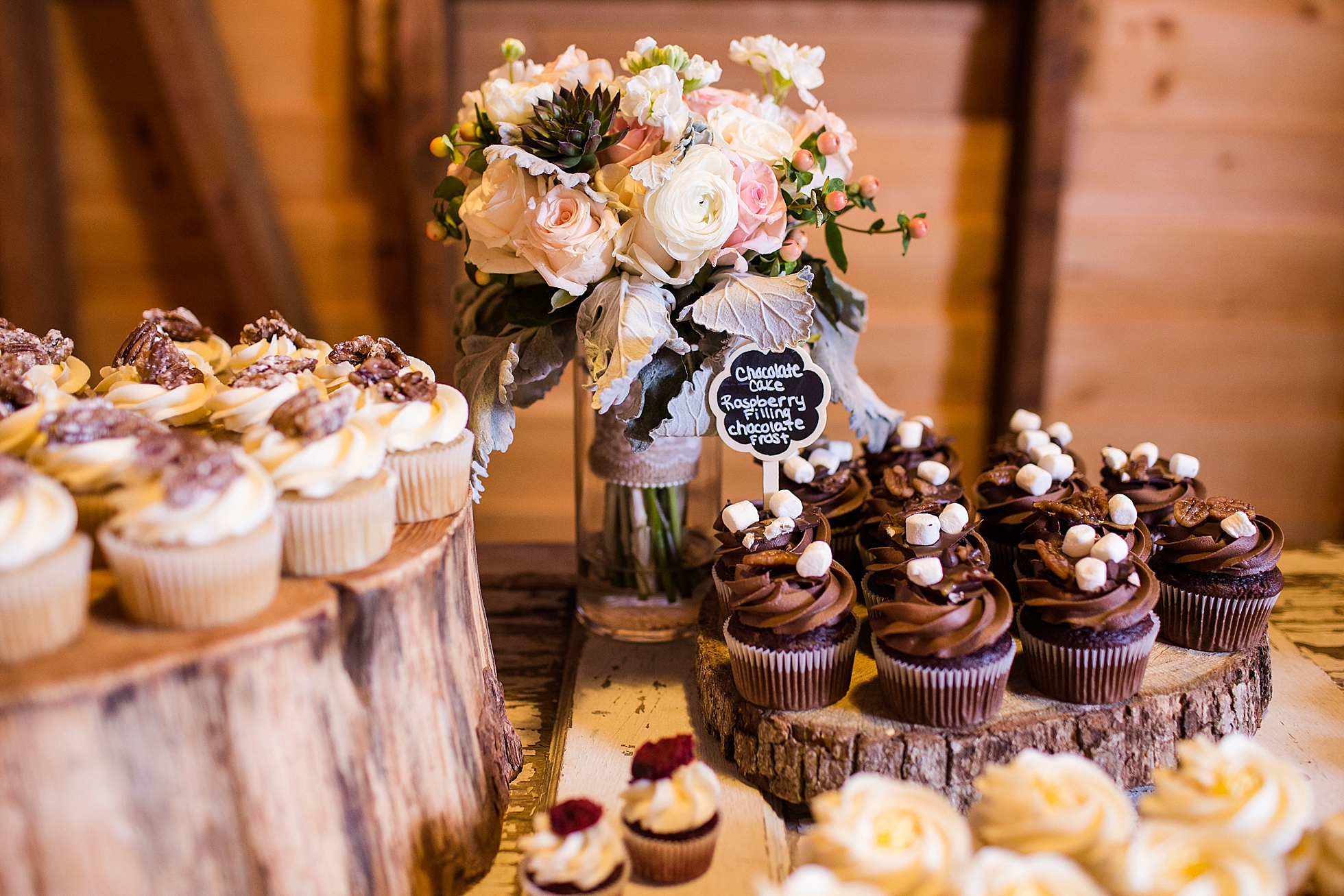 cupcakes wedding bar