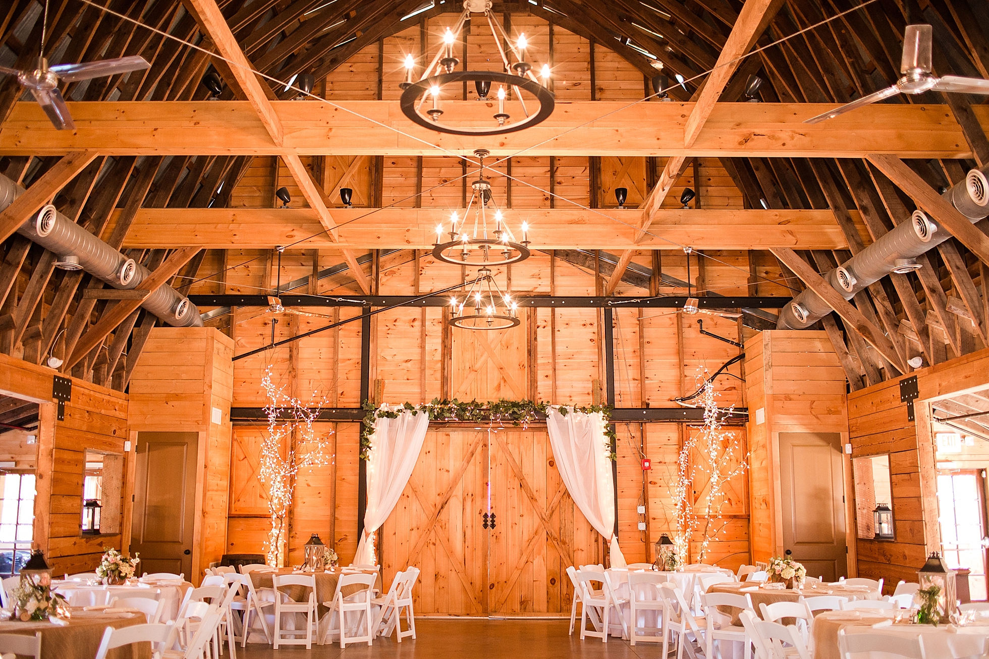 9 oaks farm barn wedding