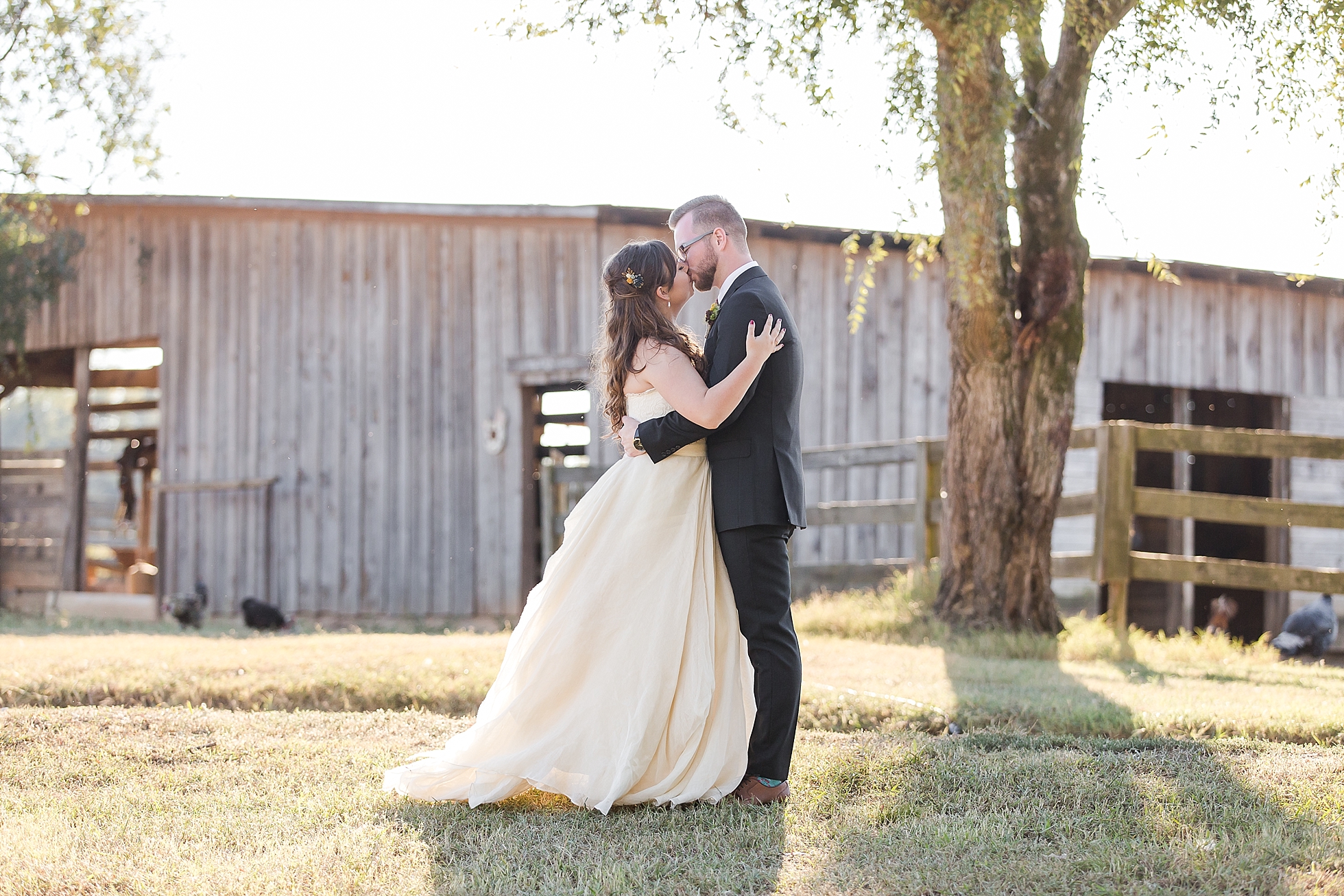 farm barn wedding photos