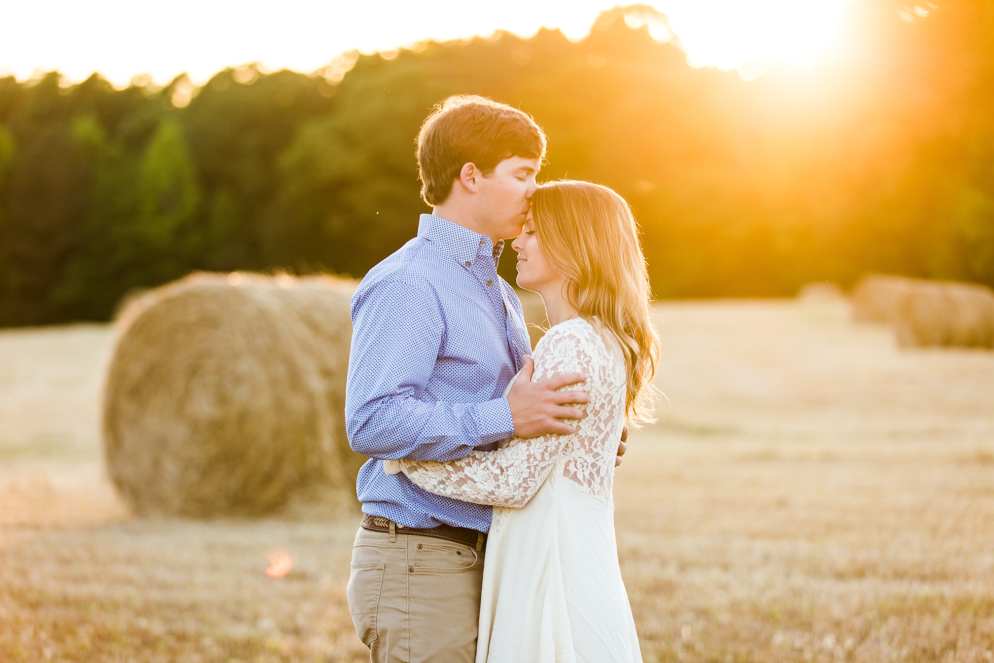 sunset engagement photos swoon