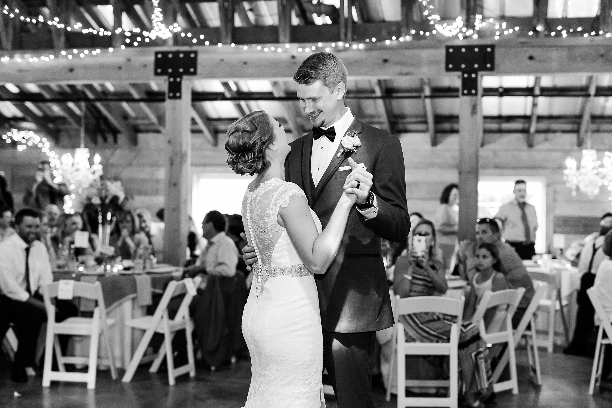 9 oaks farm wedding reception first dance