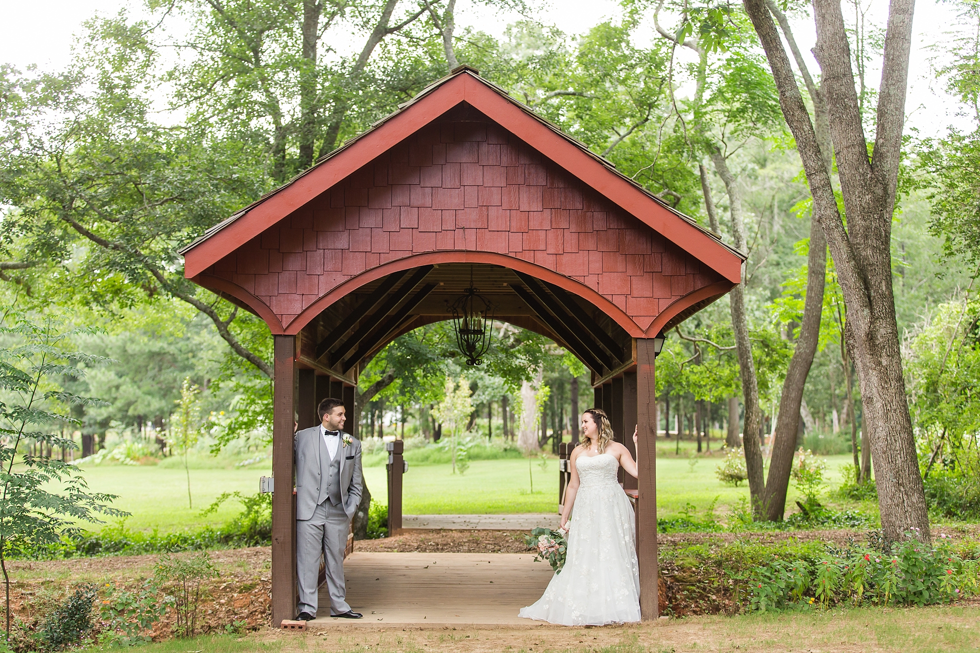 9 oaks farm bridge wedding photos