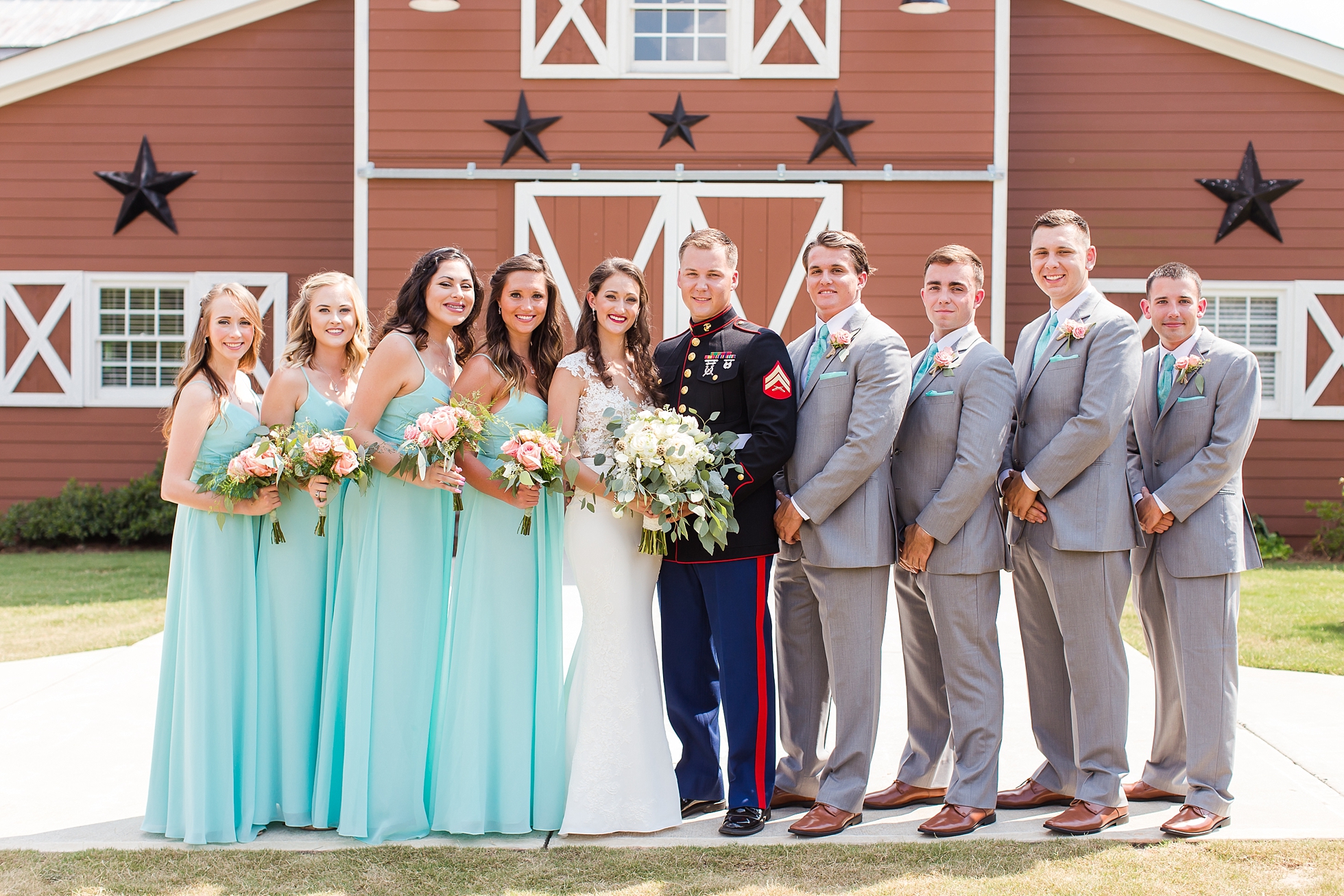 9 oaks farm barn wedding party