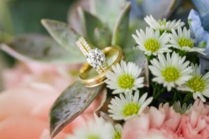 wedding rings details flowers