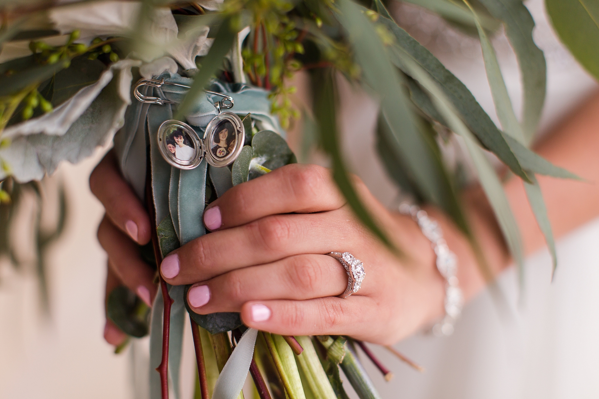 bouquet charm wedding details