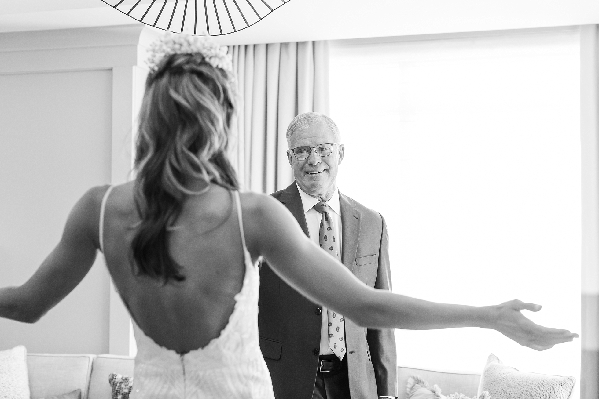 dad father daughter bride first look