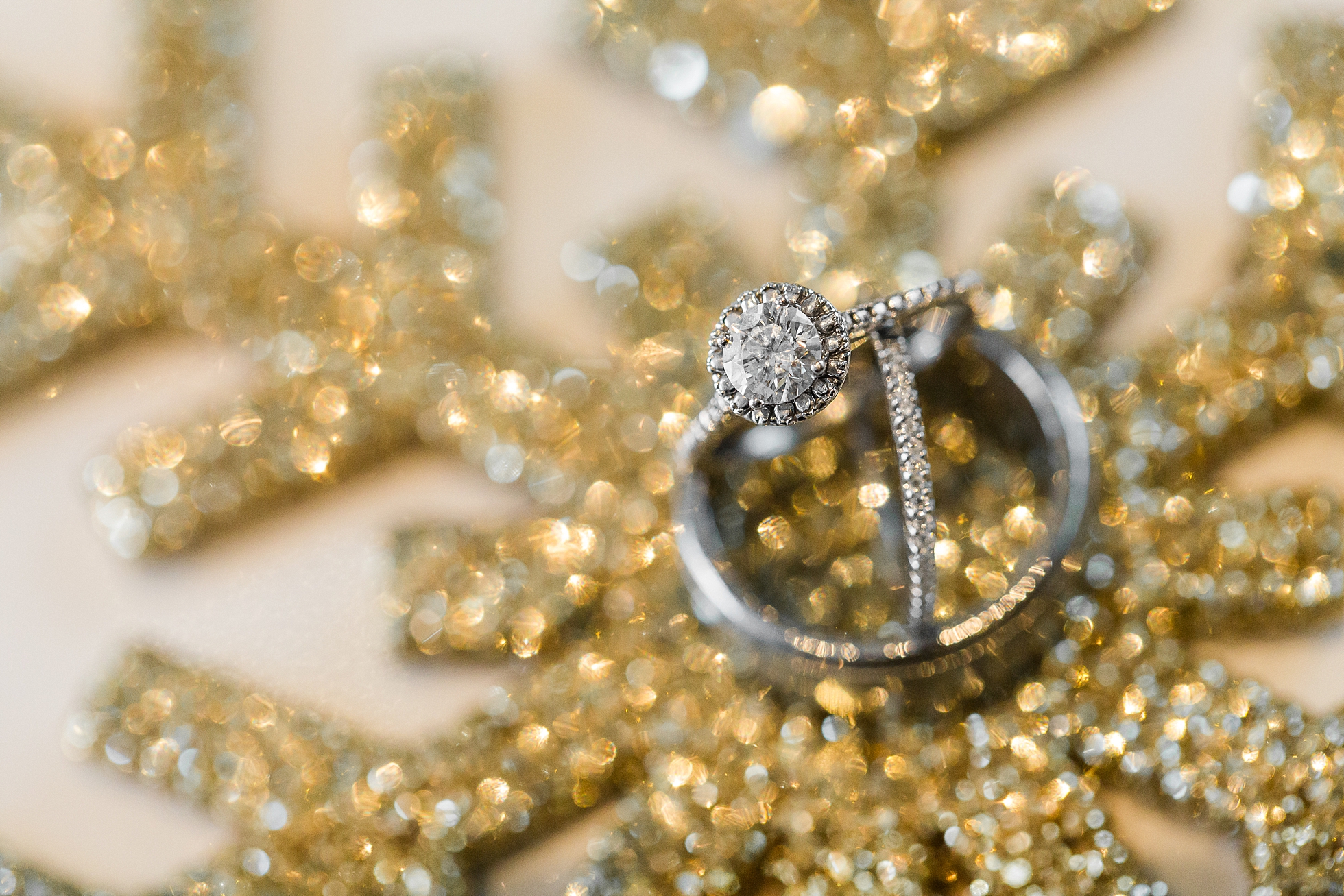 wedding rings gold christmas glitter