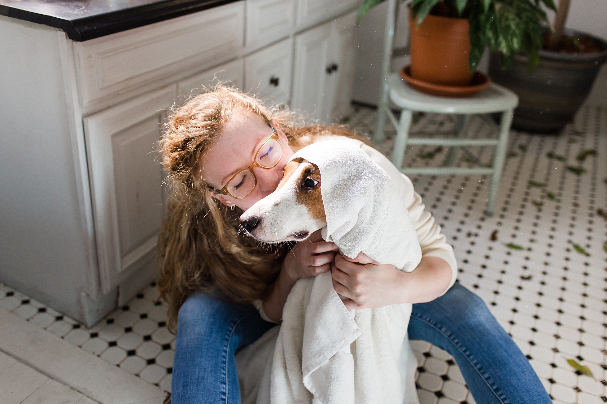 lifestyle pet dog photographer in home