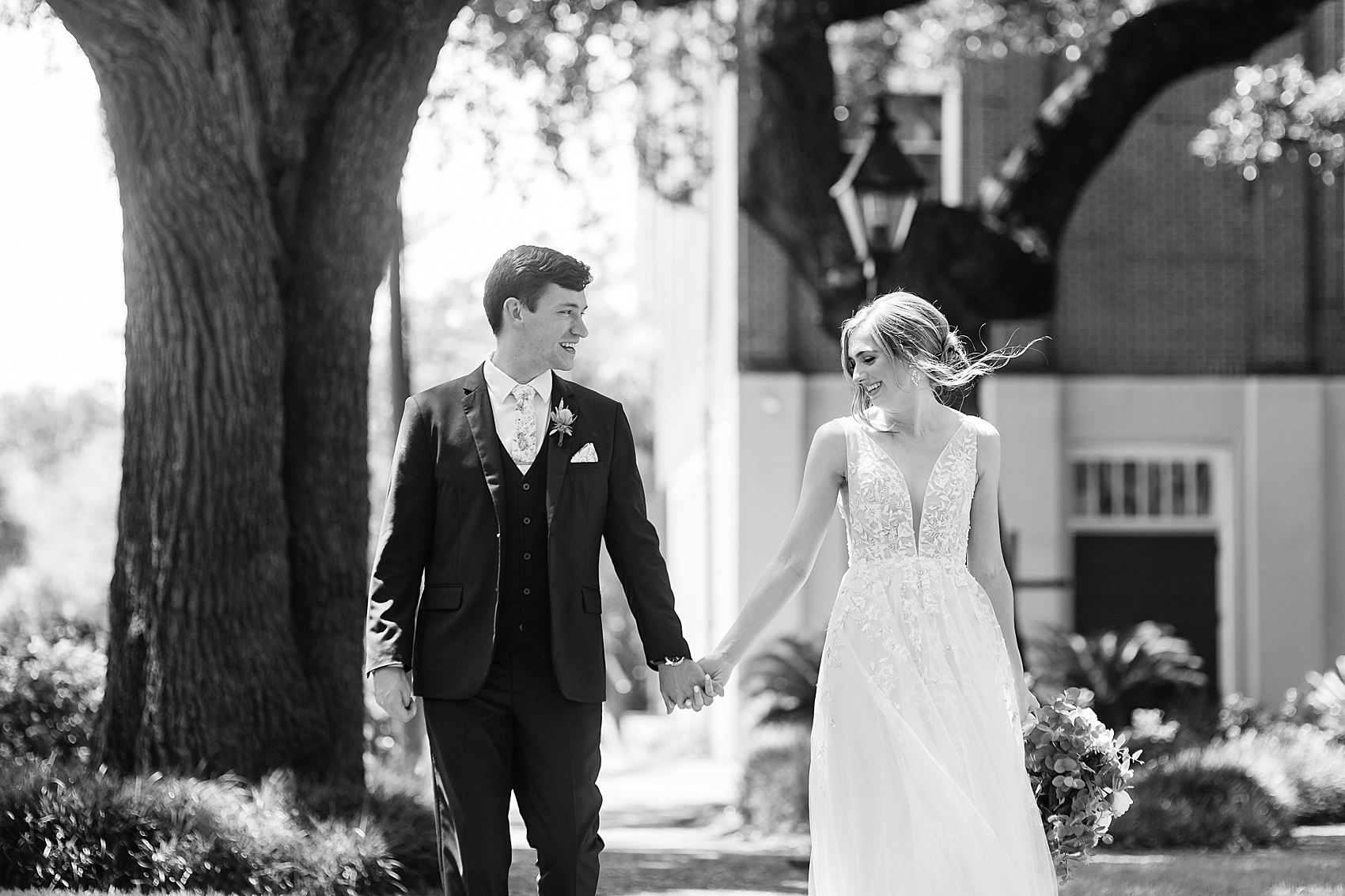 joyful candid authentic wedding photography