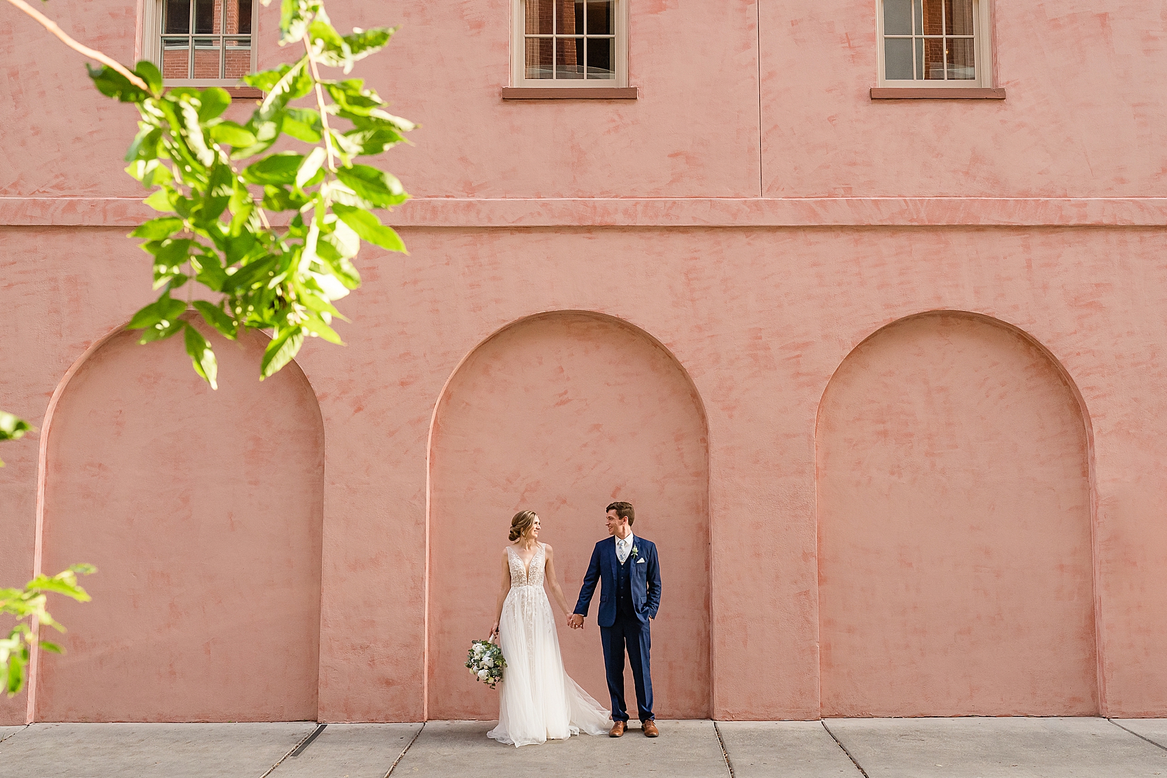 savannah pink house wall wedding couple
