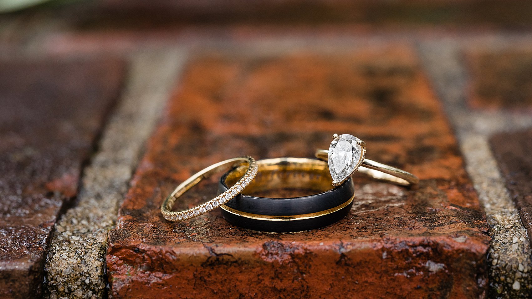 wedding rings pear engraved