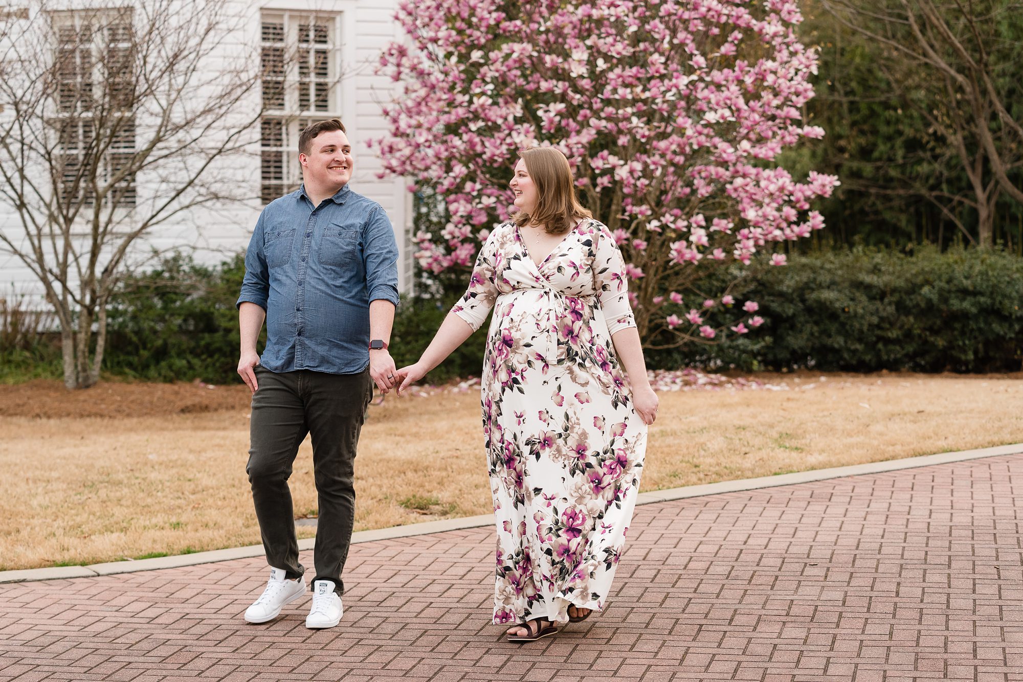 maternity session pink blooms