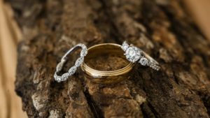 wedding rings rustic wood