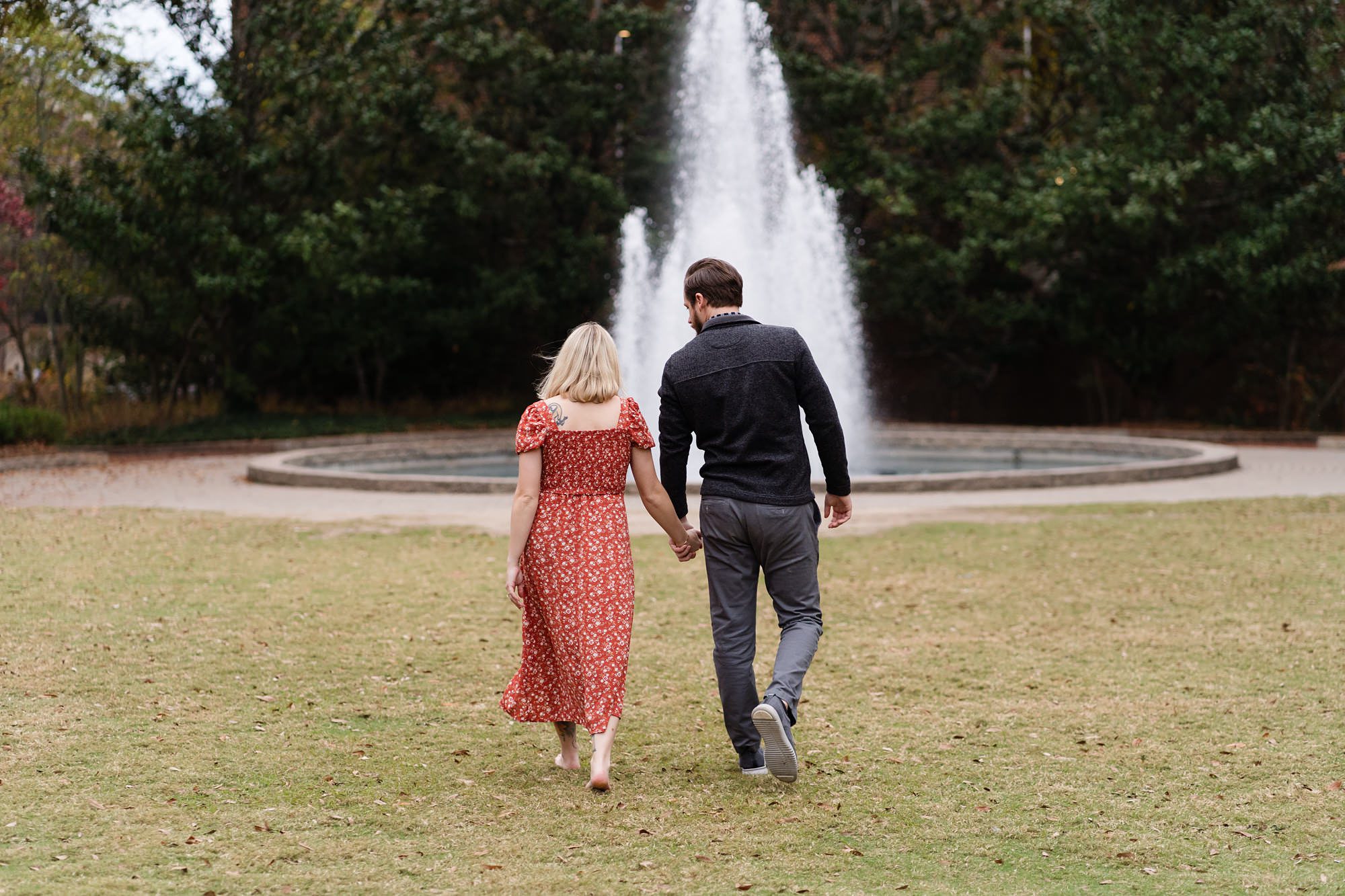 herty field fountain engagement couple
